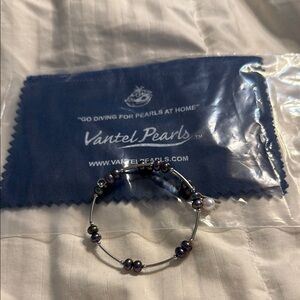 Vantel Pearls Black and Silver Minimalist Bracelet